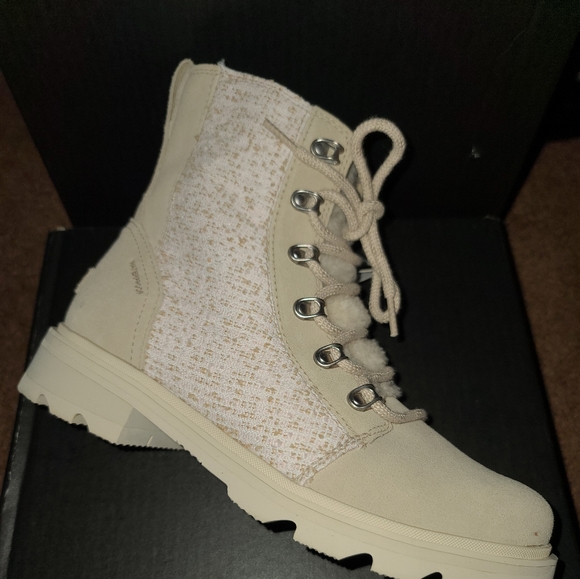 Sorel Boots - Picture 6 of 16